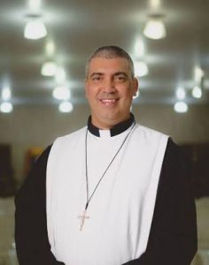 Pe. Valdecir Zanatta com o hábito da Copiosa Redenção e o crucifixo